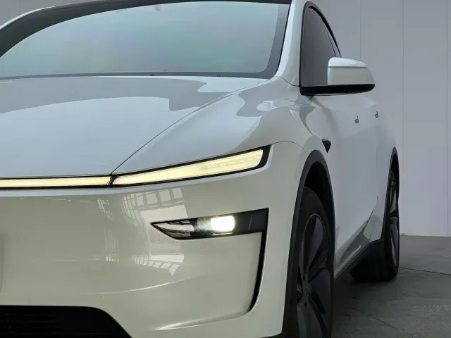 Tesla Model Y — Фото автомобиля 4
