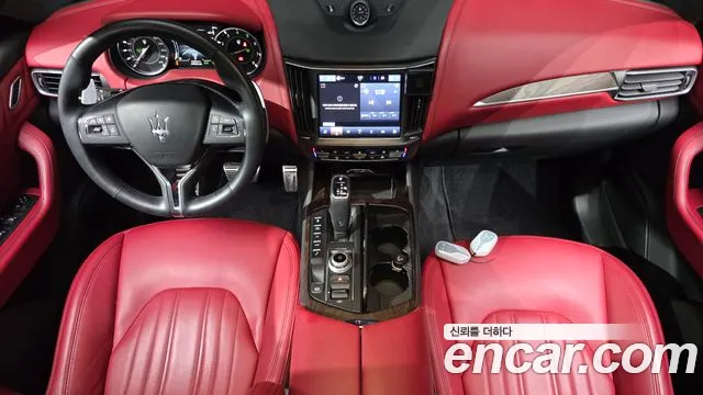 Maserati Levante — Фото автомобиля 6