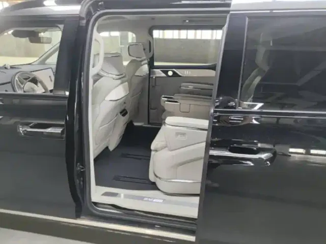 Volvo EM90 — Фото автомобиля 4