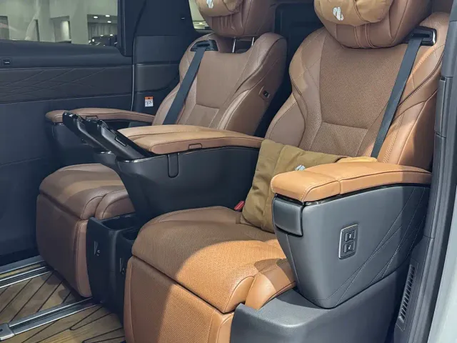 Toyota Alphard — Фото автомобиля 13