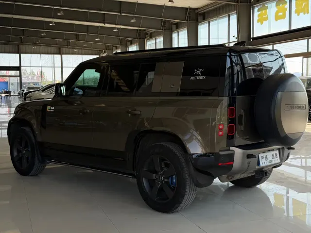 Land Rover Defender — Фото автомобиля 7