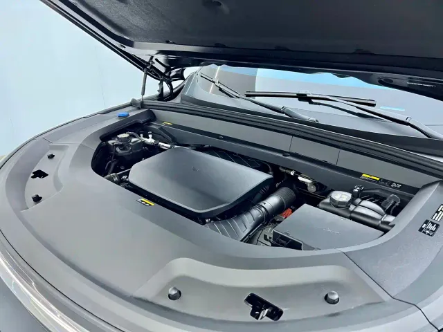 Li Auto L8 — Фото автомобиля 18