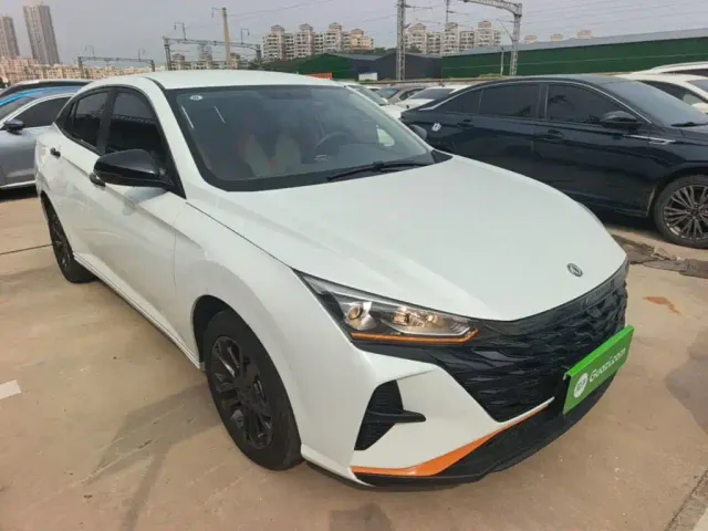 Dongfeng Yixuan — Фото автомобиля 3
