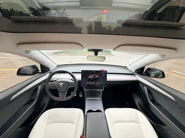 Tesla Model Y — Фото автомобиля 6