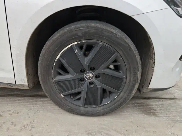 BYD Qin L — Фото автомобиля 25