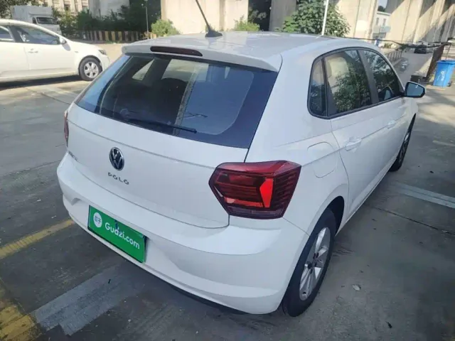 Volkswagen Polo — Фото автомобиля 6