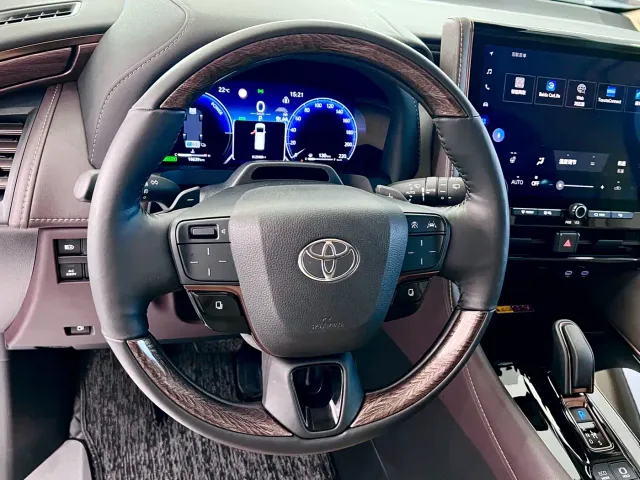 Toyota Alphard — Фото автомобиля 16