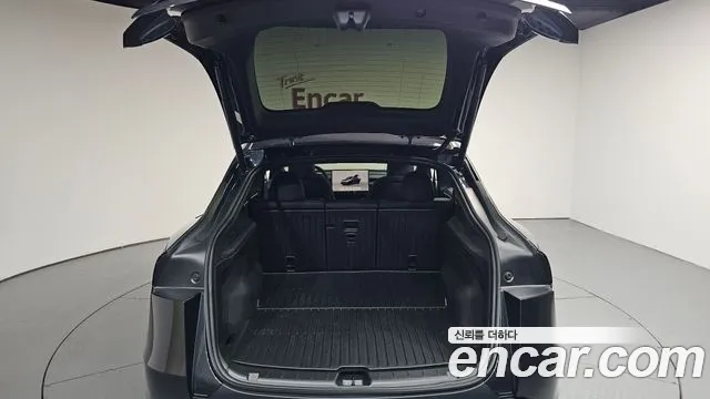 Tesla Model Y — Фото автомобиля 29