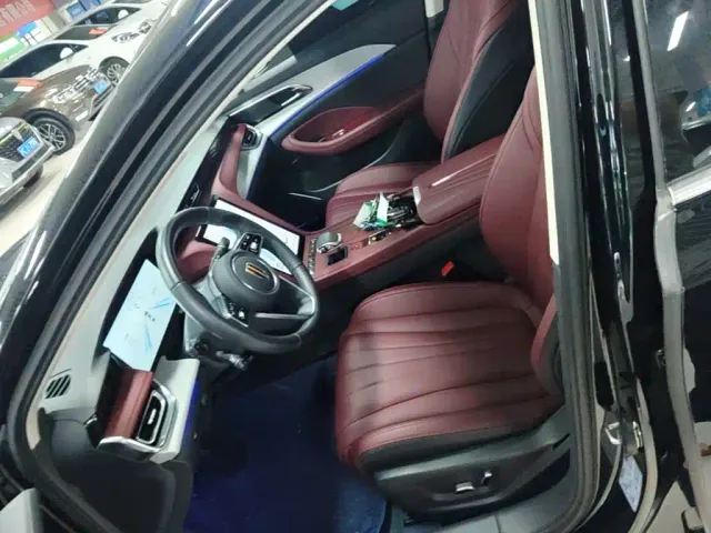 Hongqi H5 — Фото автомобиля 14