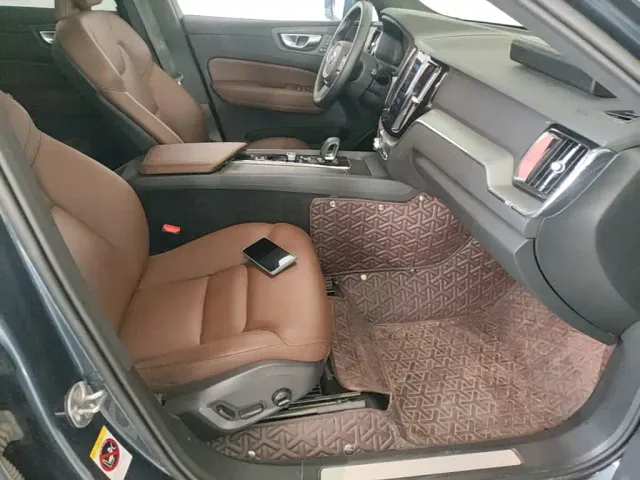 Volvo XC60 — Фото автомобиля 24