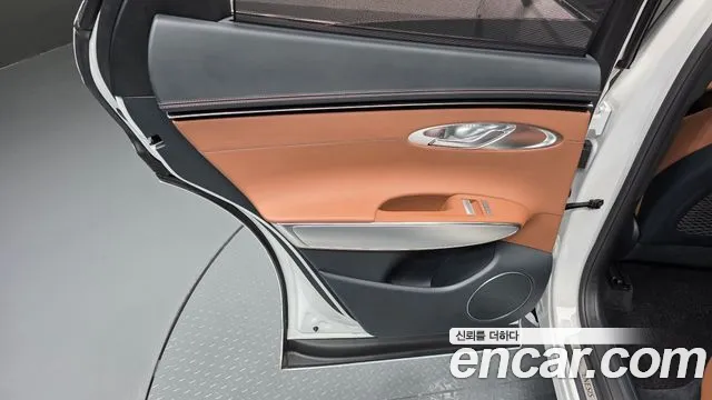 Genesis GV70 — Фото автомобиля 14