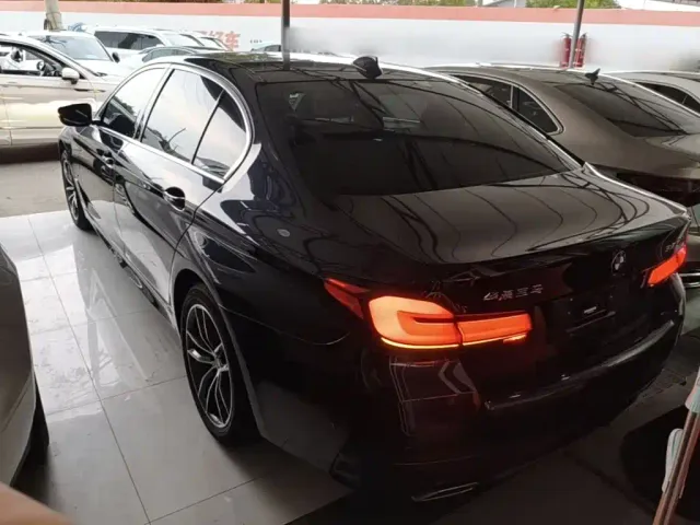 BMW 5 Series — Фото автомобиля 4