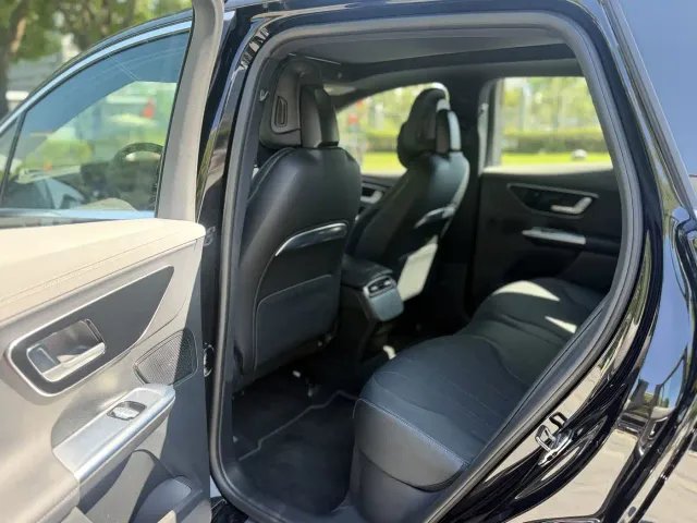 Mercedes-Benz EQE SUV — Фото автомобиля 10