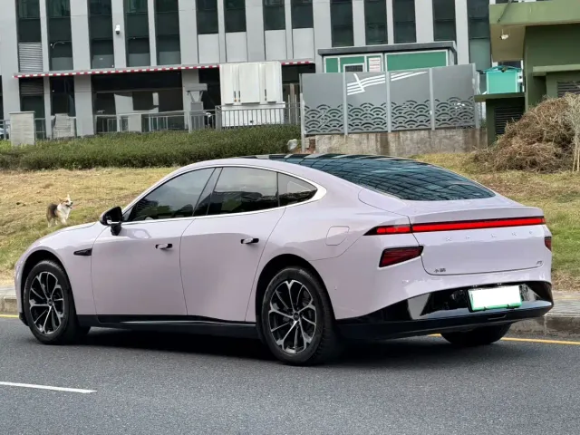 Xpeng P7 — Фото автомобиля 3