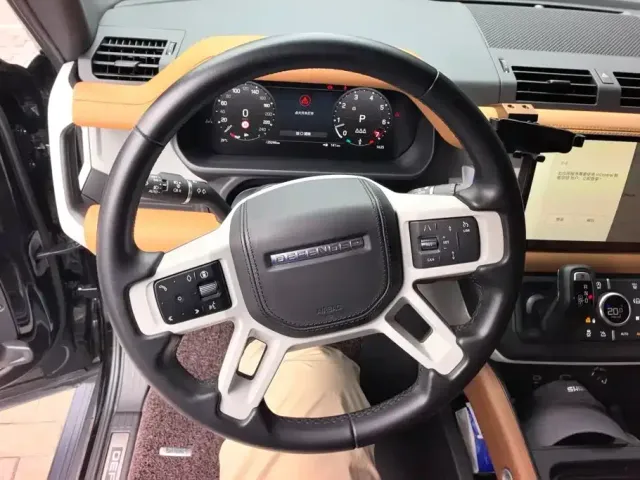 Land Rover Defender — Фото автомобиля 15