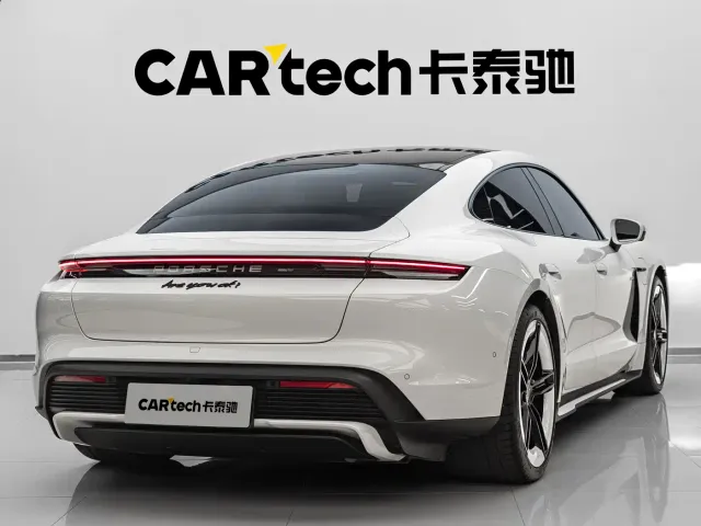 Porsche Taycan — Фото автомобиля 6
