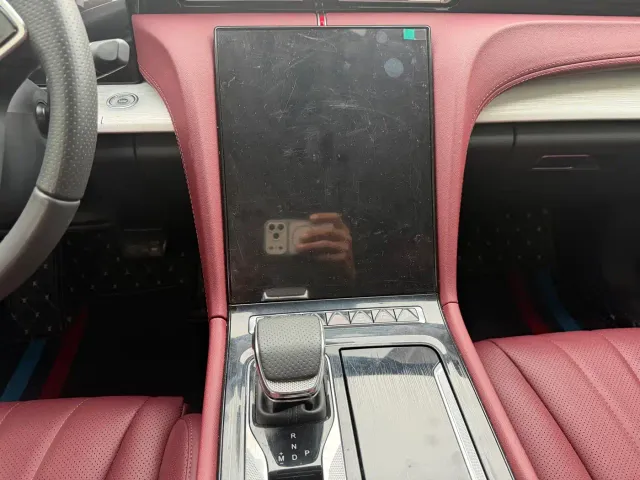 Hongqi H5 — Фото автомобиля 10