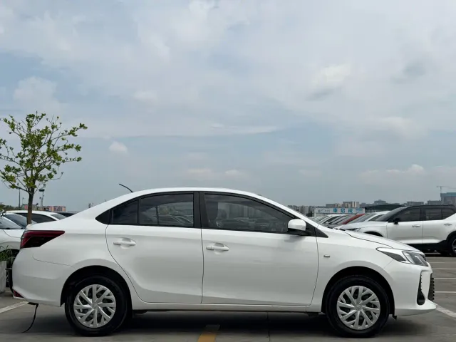 Toyota Vios — Фото автомобиля 3