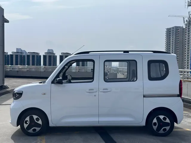 Wuling Zhiguang NEV — Фото автомобиля 3