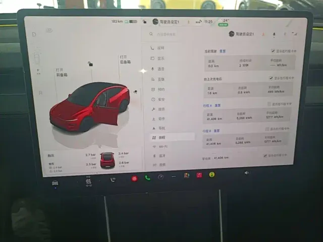 Tesla Model Y — Фото автомобиля 11
