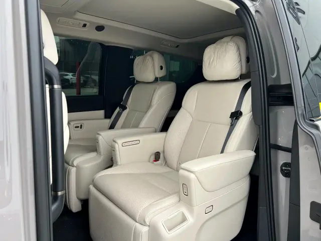 Li Auto MEGA — Фото автомобиля 6