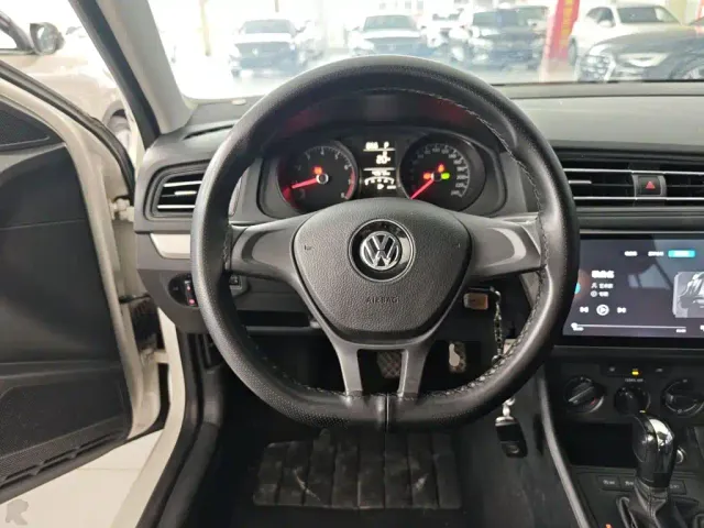Volkswagen Lavida — Фото автомобиля 10