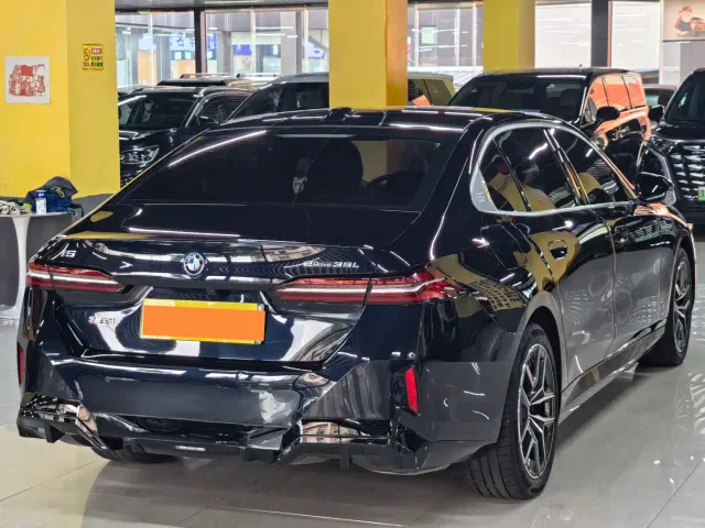 BMW i5 — Фото автомобиля 15