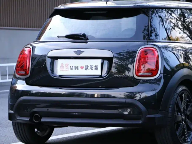 MINI Hatch — Фото автомобиля 9