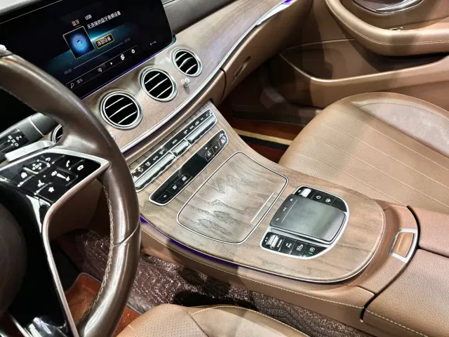 Mercedes-Benz E-Class — Фото автомобиля 17