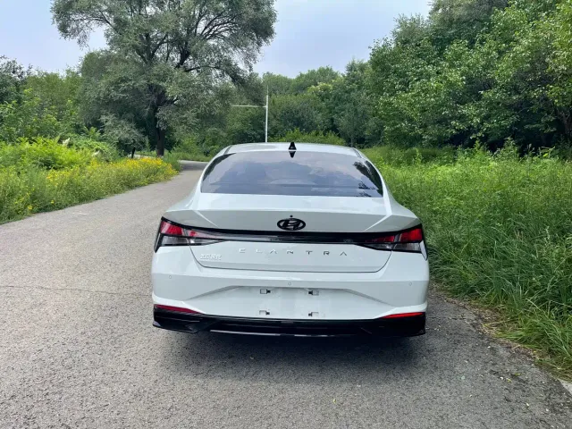 Hyundai Elantra — Фото автомобиля 14