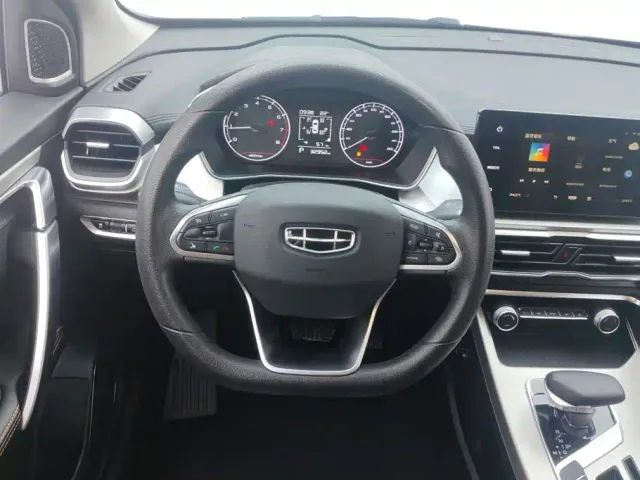 Geely Binyue — Фото автомобиля 15