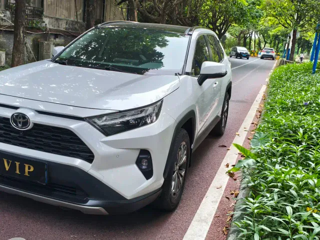 Фотография автомобиля — Toyota RAV4