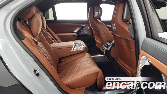 BMW i7 G70 — Фото автомобиля 17
