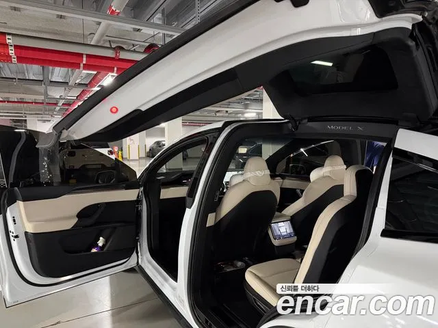 Tesla Model X — Фото автомобиля 7