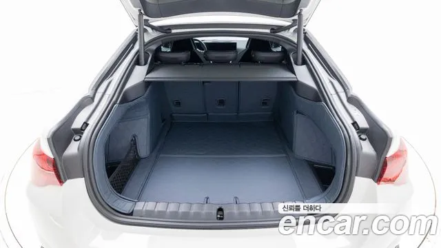 BMW i4 — Фото автомобиля 20