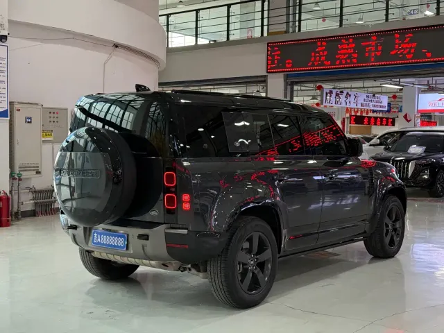 Land Rover Defender — Фото автомобиля 6
