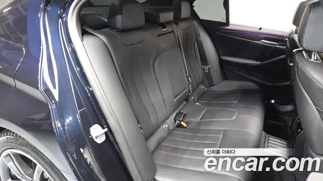 BMW 5-Series — Фото автомобиля 12