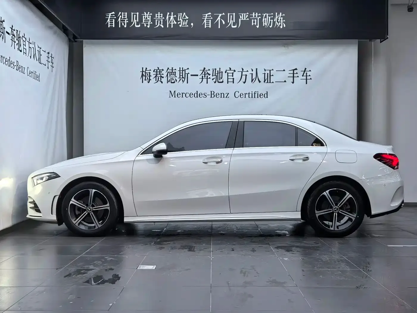 Mercedes-Benz Mercedes-Benz A-Class 2022 Facelift III A 200 L Sport Sedan Fashion — Фото автомобиля 3