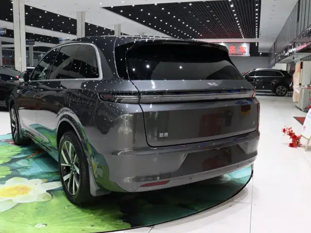 Li Auto L7 — Фото автомобиля 4