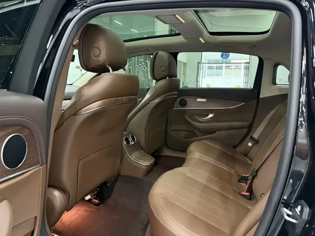 Mercedes-Benz E-Class — Фото автомобиля 6