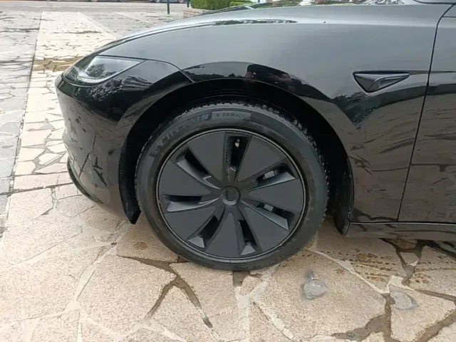 Tesla Model 3 — Фото автомобиля 22