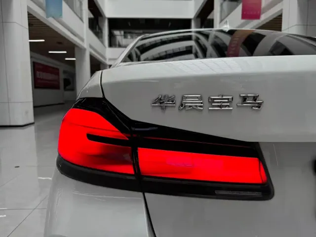 BMW 5 Series — Фото автомобиля 23