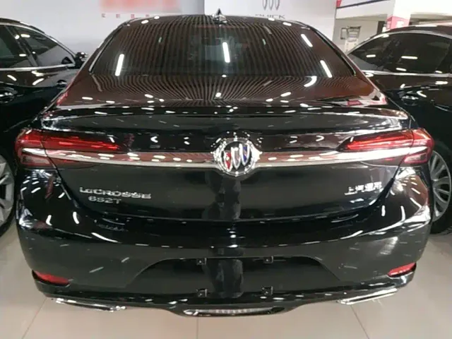 Buick LaCrosse — Фото автомобиля 5