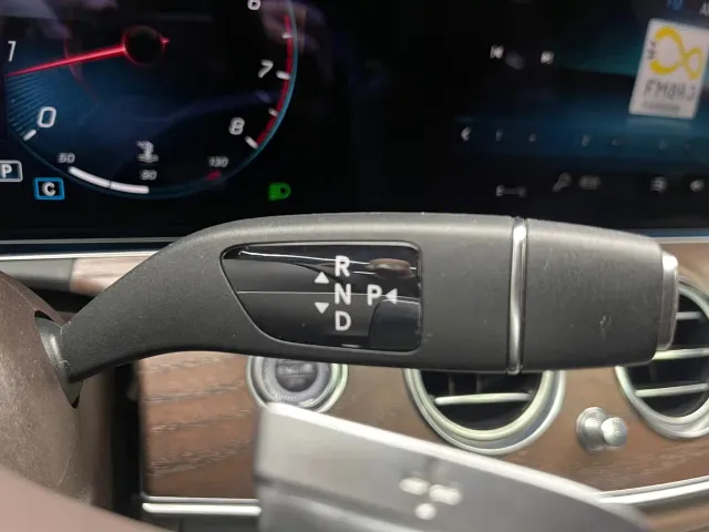 Mercedes-Benz E-Class — Фото автомобиля 30