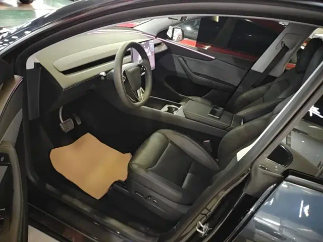 Tesla Model Y — Фото автомобиля 14