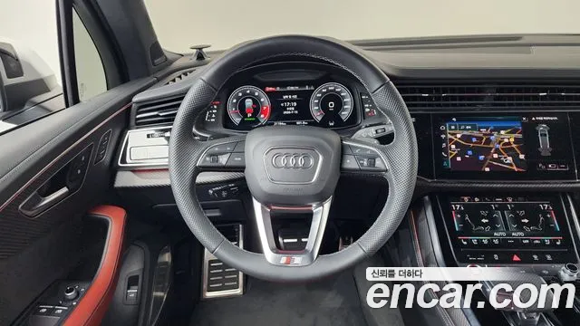 Audi SQ7 — Фото автомобиля 7
