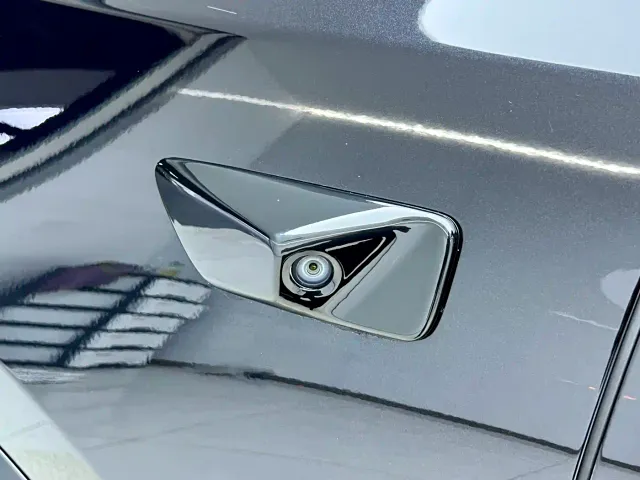 Li Auto L8 — Фото автомобиля 11