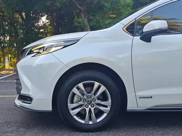 Toyota Sienna — Фото автомобиля 16