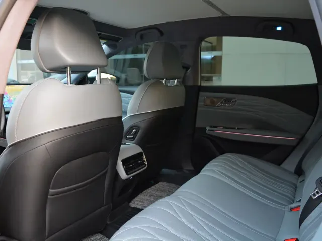 Geely Galaxy E8 — Фото автомобиля 10