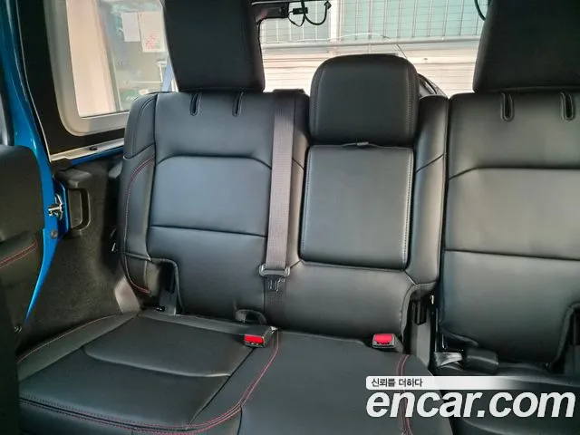 Jeep Wrangler — Фото автомобиля 14